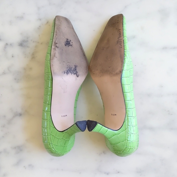 Karen Scott Leather Upper Lime Crocodile Pump with 3" heels. - Picture 6 of 7
